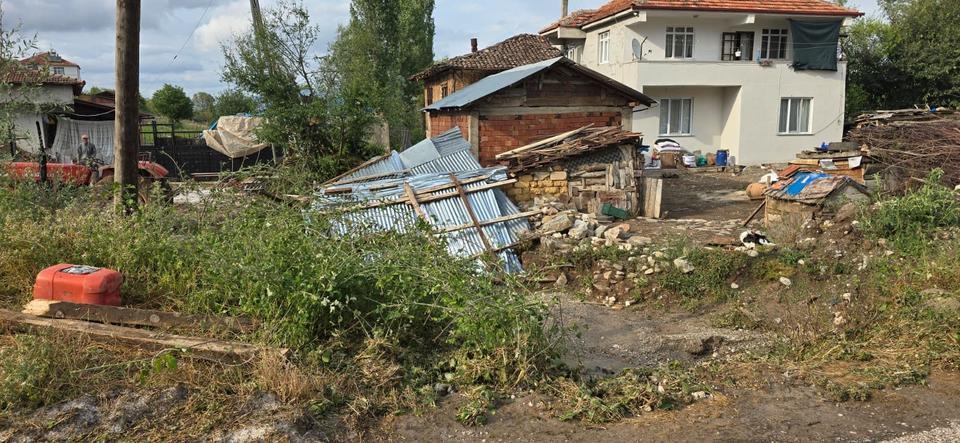 Şiddetli sağanak ve dolu zarara yol açtı