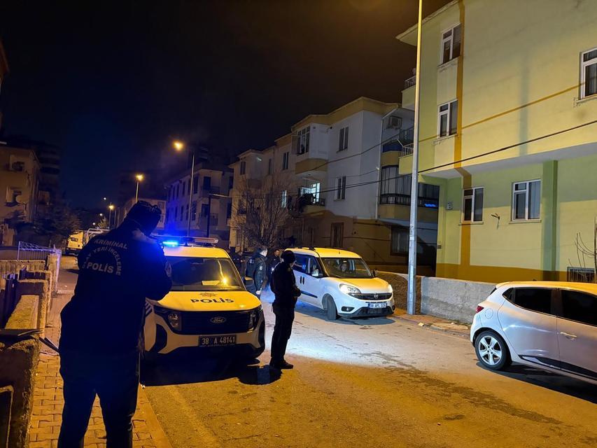 Kurşunlanan evde anne-oğul yaralandı