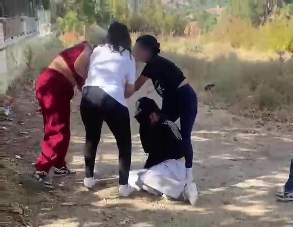 Kızların şoke eden görüntüsü: Isladılar, saçından tutup sürüklediler