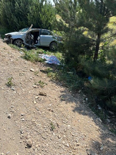 Betona çarpan otomobil sürücüsü olay yerinde hayatını kaybetti