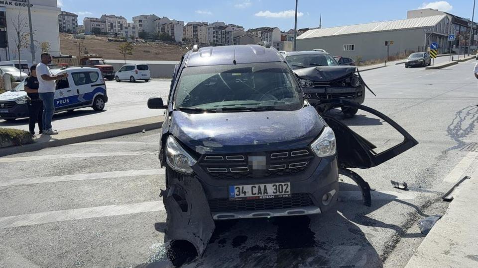 İki araç çarpıştı: 1 yaralı