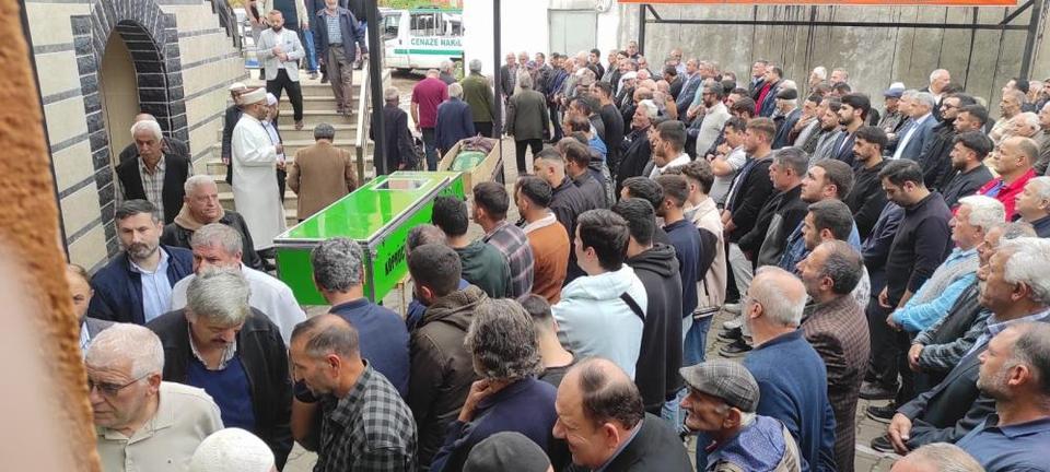 Avcı baba ördek yerine oğlunu vurdu