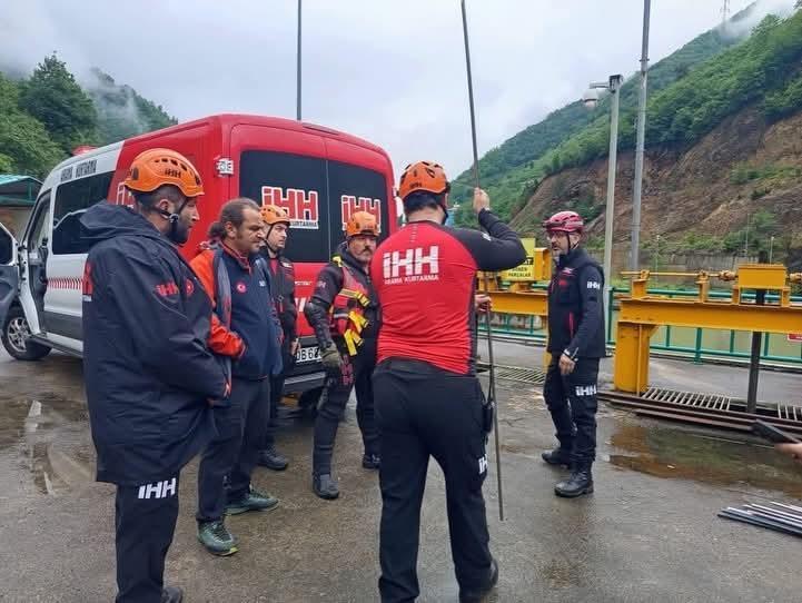 Balık tutarken dereye düştüler: 1 ölü, 1 kişi kayıp
