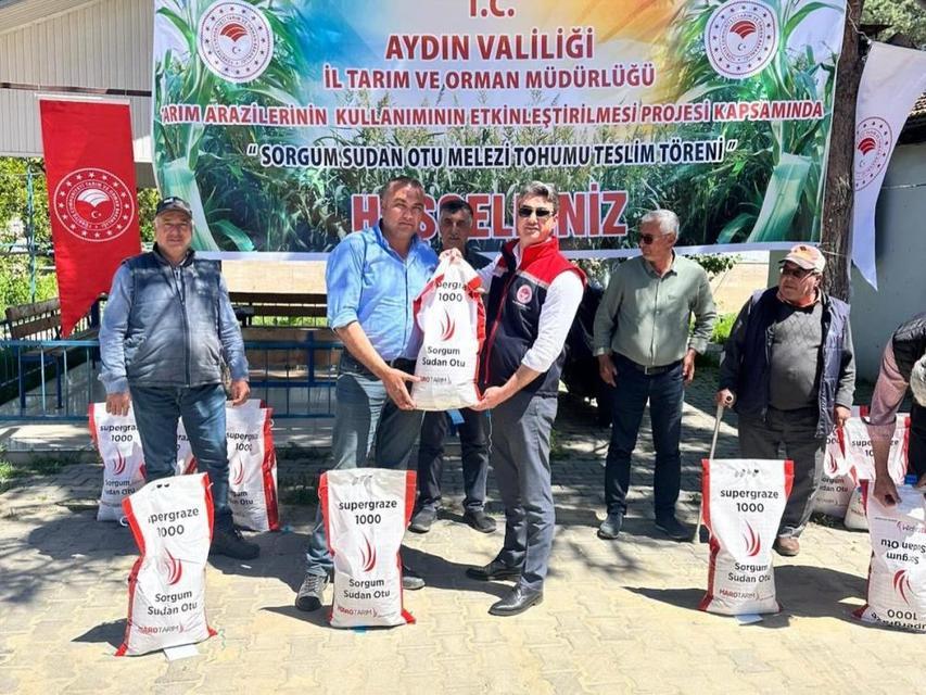 Aydın'da sorgum otu üreticilere dağıtıldı