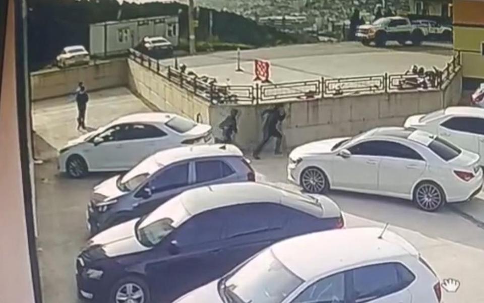 Okul bahçesine yorgun mermi düştü