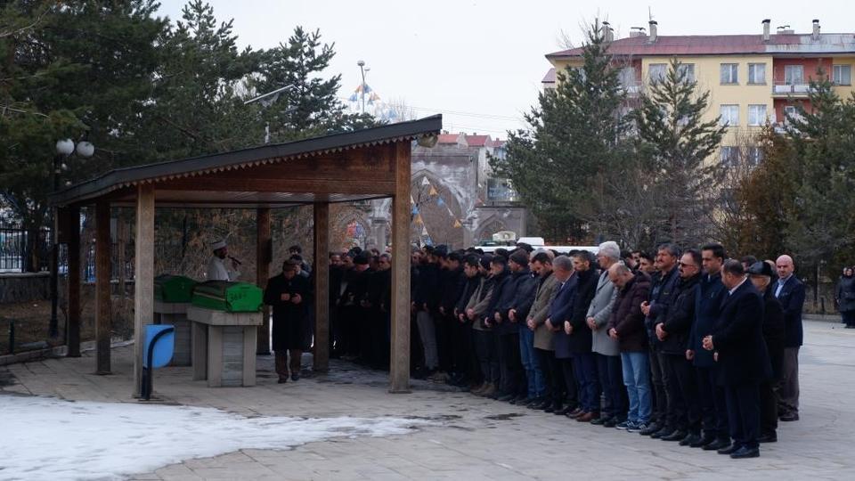EŞİ VE KIZINI ÖLDÜREN ÖĞRETMEN TUTUKLANDI
