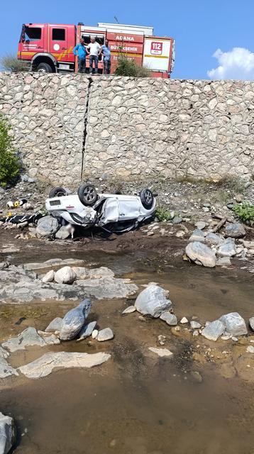 ADANA'DA OTOMOBİL DEREYE DÜŞTÜ: 2 ÖLÜ, 1 YARALI