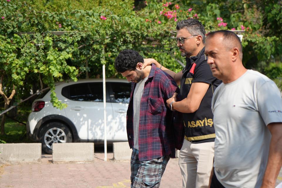 Banyoda bıçaklanarak öldürüldü