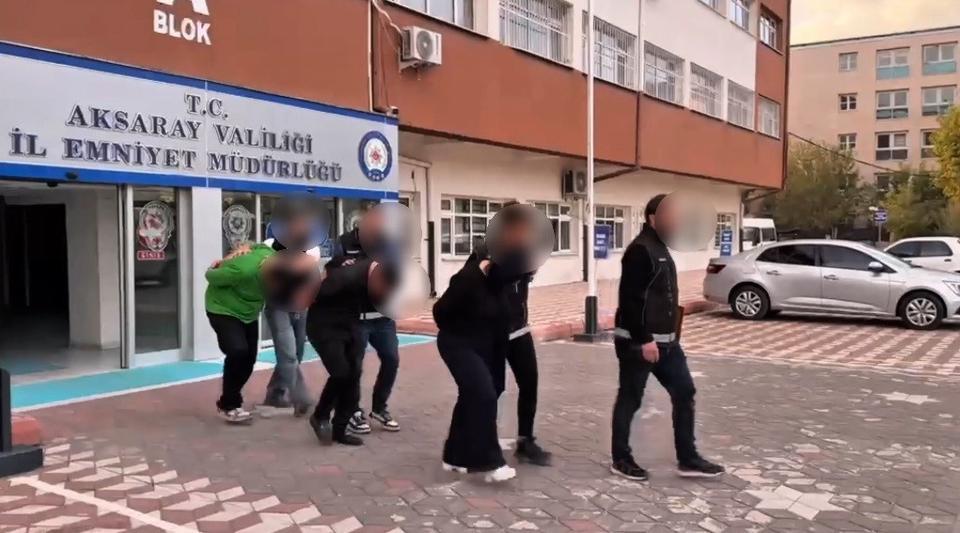 Uyuşturucuyu midelerinde taşıdılar: 4 tutuklama