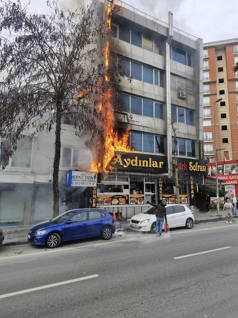 İş hanında korkutan yangın