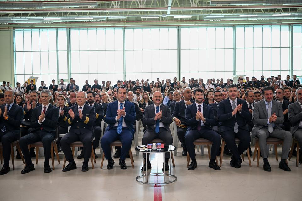AYDIN'DA 39 GENÇ PİLOT MEZUNİYET SEVİNCİ YAŞADI