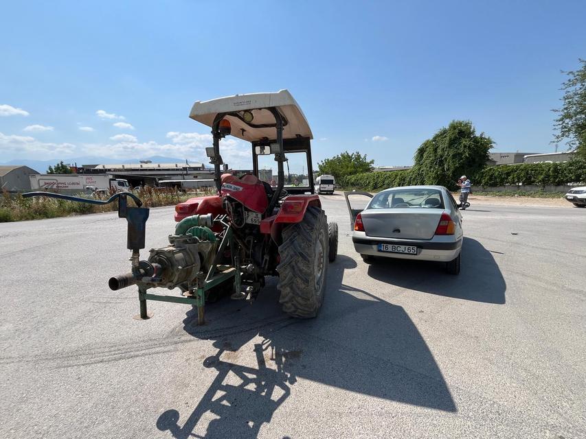 Otomobil ile traktör çarpıştı: 1 yaralı