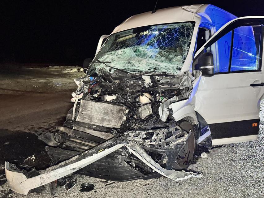 Tıra çarpan panelvan hurdaya döndü