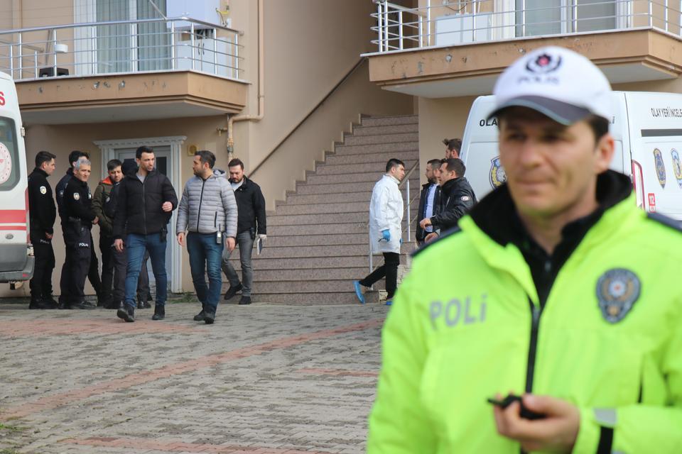 CİNNET GETİREN POLİS AİLE FERTLERİNİ VURDUKTAN SONRA İNTİHAR ETTİ: 3 ÖLÜ, 1 YARALI
