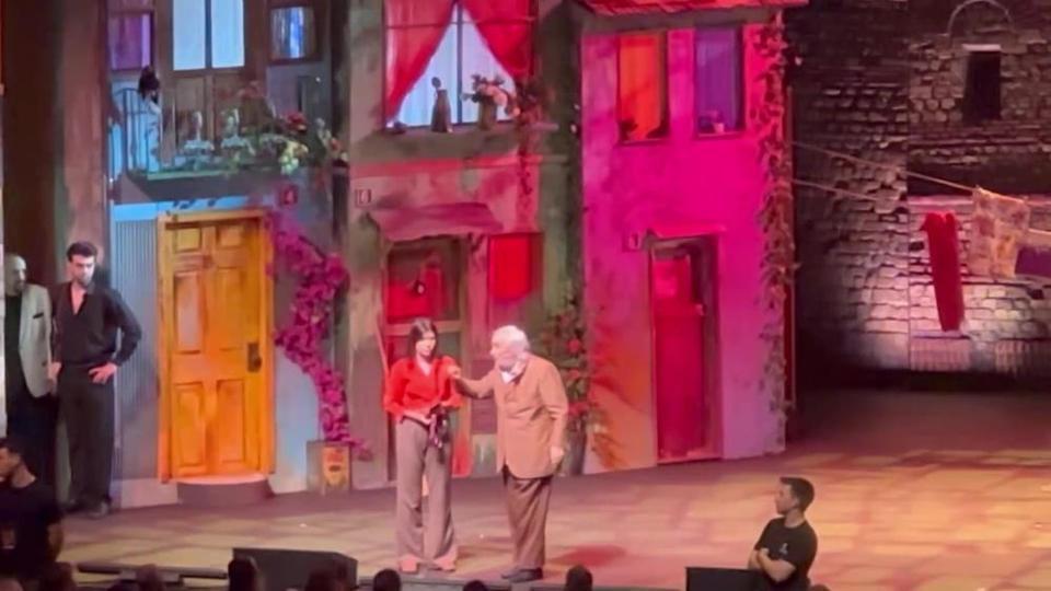 Tiyatro oyununda gerginlik çıktı; Müjdat Gezen fenalaştı