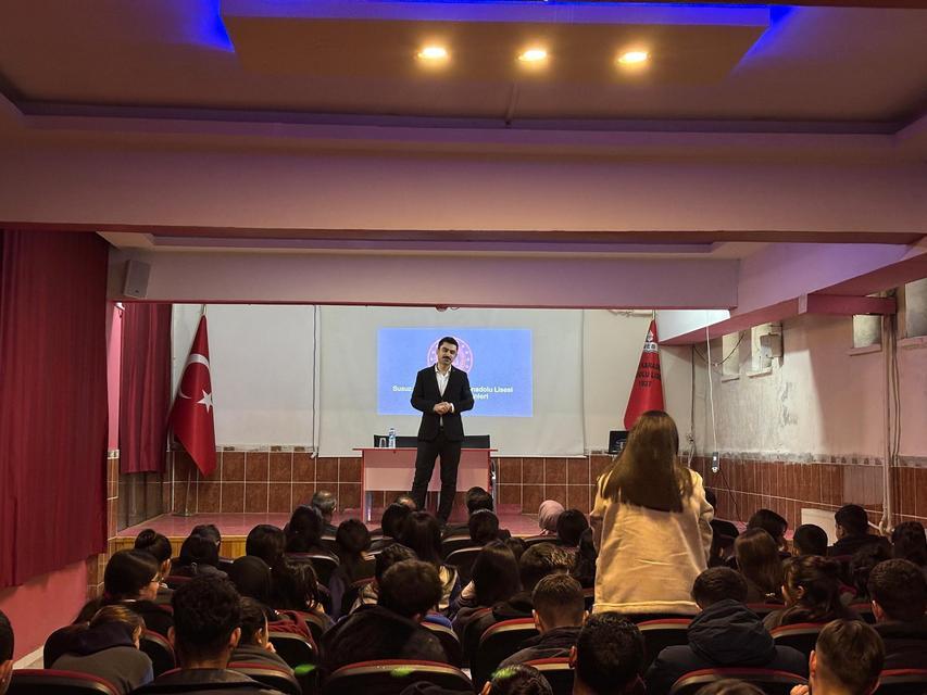 Öğrenciler sordu, kaymakam anlattı