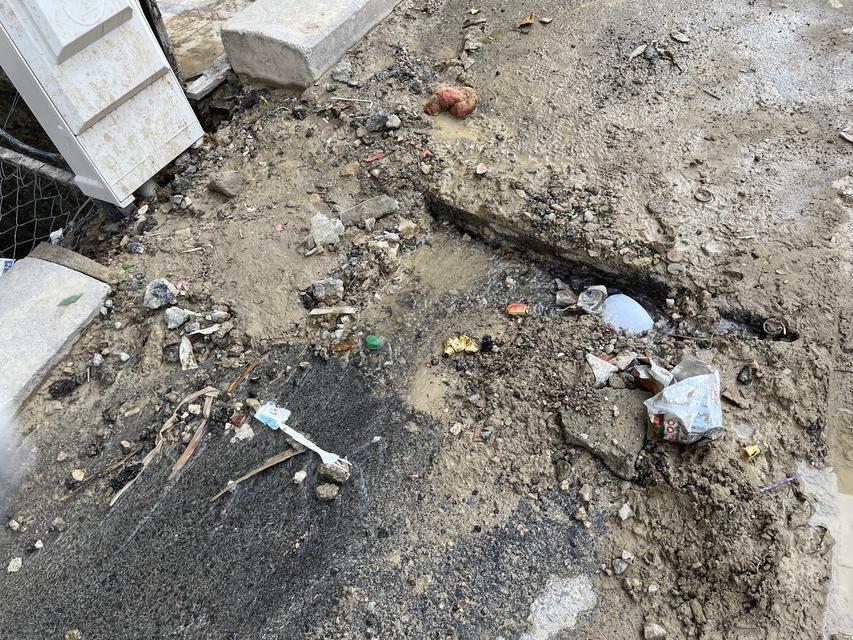 KURAKLIK YAŞAYAN İZMİR'DE, BOŞA AKAN SULAR EVLERE HASAR VERDİ