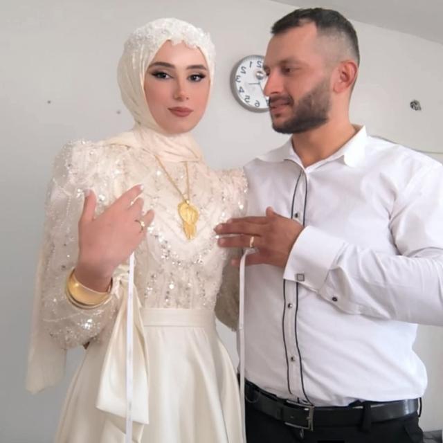 Elektrik akımına kapılan gelin ve damat yaşamını yitirdi