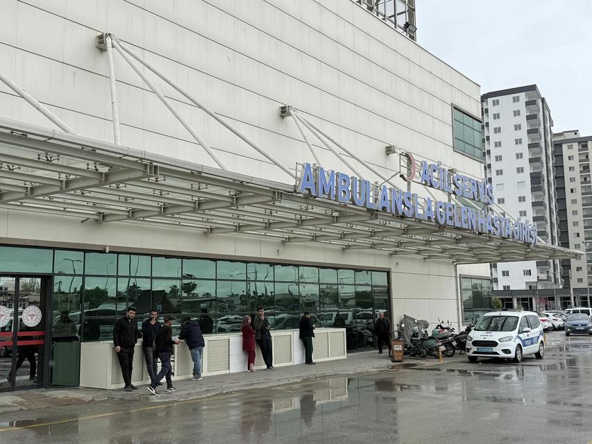 Tarihi geçmiş salam 4 öğrenciyi zehirledi