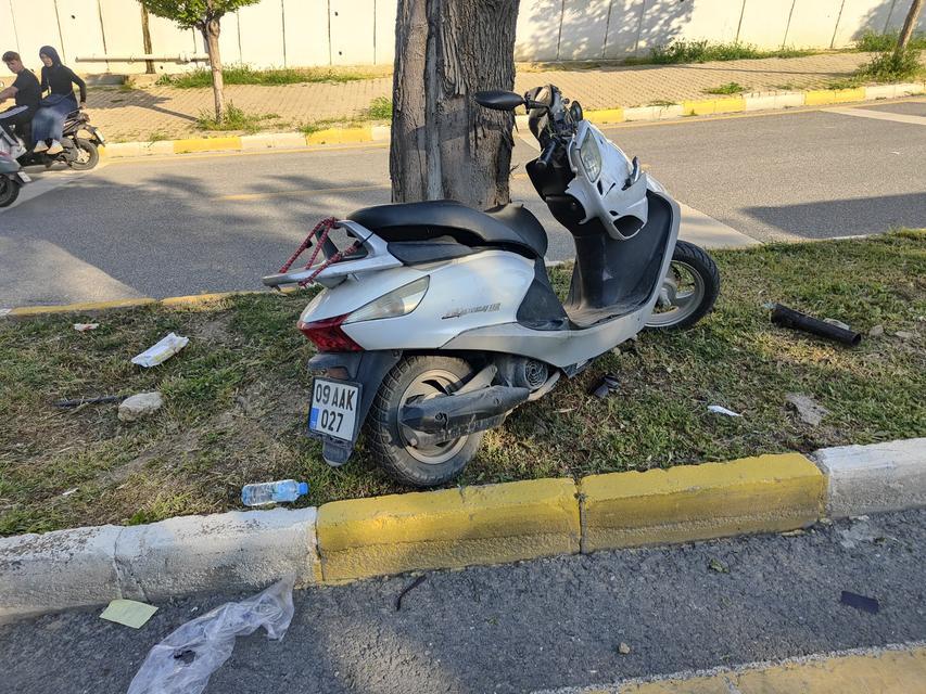 Aydın'da kontrolden çıkan motosiklet ağaca çarptı: 1 ağır yaralı