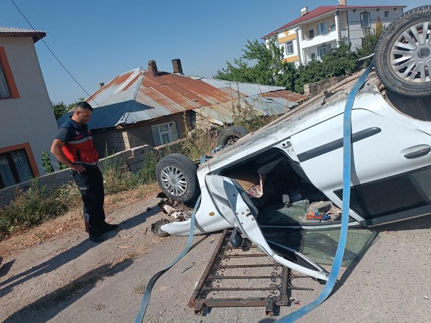Otomobil istinat duvarından düştü; 1 yaralı