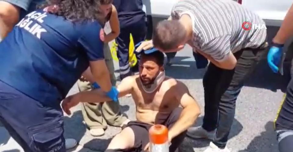 Motosiklet ile otomobil çarpıştı