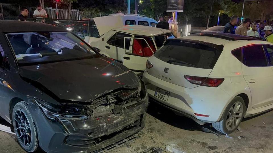 Zincirleme trafik kazası: 4 yaralı