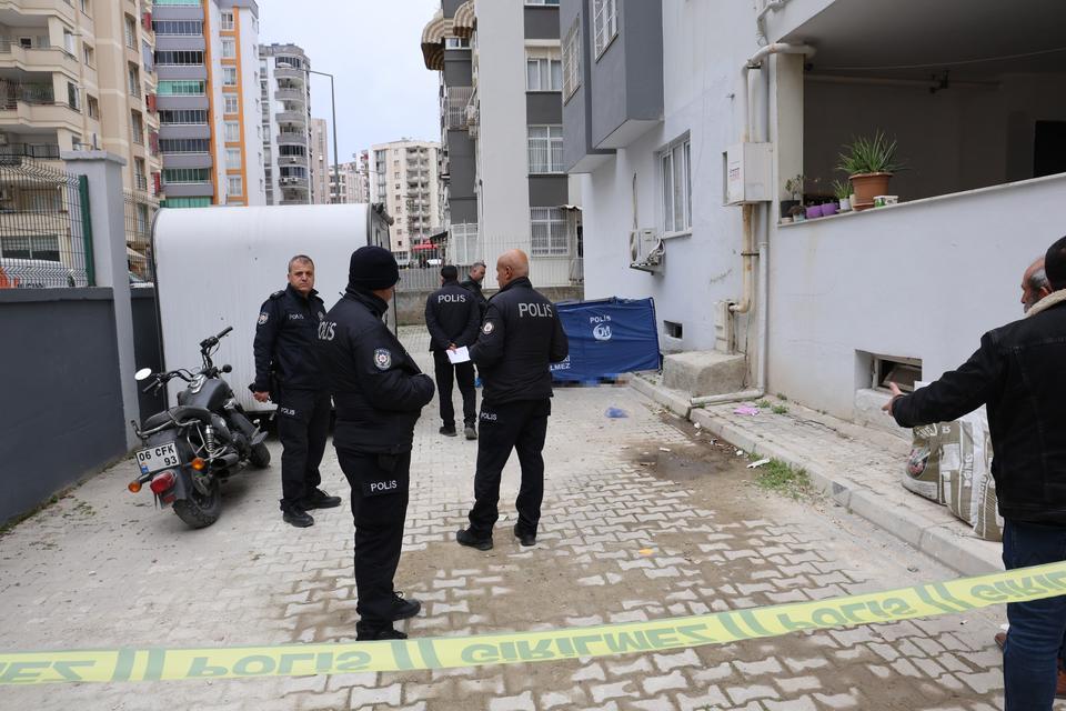 CAM SİLERKEN 13. KATTAN DÜŞEN KADIN HAYATINI KAYBETTİ