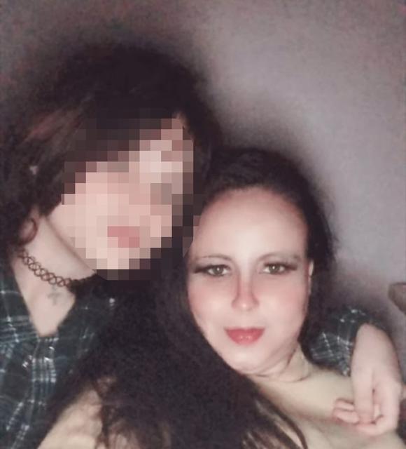 İZMİR'DE ESKİ KOCA DEHŞETİ: KEZZAP ATTIĞI ESKİ KARISI ÖLDÜ, KIZI İSE YAŞAM SAVAŞINDA