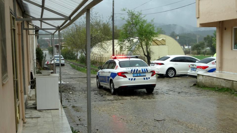 POLİS HELİKOPTERİNE BAYRAK SALLAYAN AYŞE TEYZE: "AĞLAYA AĞLAYA İÇERİ GİRDİM, ÇOK DUYGULANDIM" AYŞE TEYZENİN VATAN VE BAYRAK SEVGİSİ KARŞILIKSIZ KALMADI