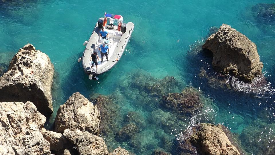 ANTALYA'DA KAYIP OLARAK ARANAN KADININ CANSIZ BEDENİ 35 METRELİK FALEZLERİN DİBİNDE BULUNDU GÜVENLİK KAMERALARINDAN GİDİŞ YÖNÜ TAKİP EDİLDİ, ÖLÜM HABERİNİ ALAN EŞİ GÖZYAŞLARINA BOĞULDU