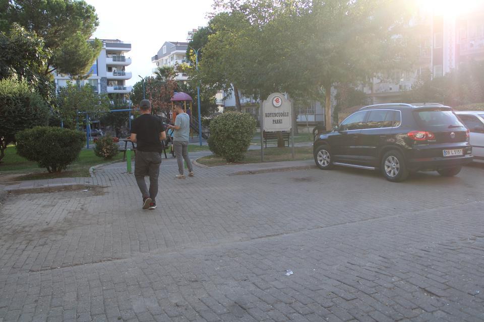 OKUL ÖNÜNDE POMPALI TÜFEKLE GEZEN 2 ŞÜPHELİ YAKALANDI