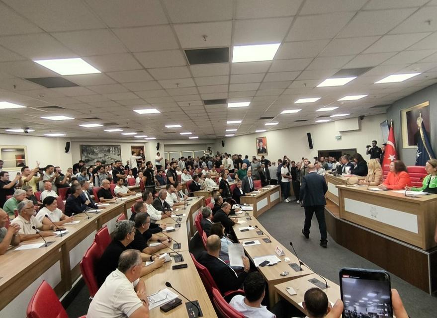 Aydın BŞB Meclisi'nde Gürbilek krizi