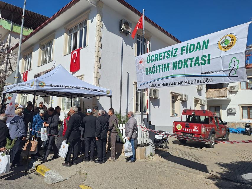 BOZDOĞAN'DA ORMAN HAFTASI'NDA FİDAN DAĞITIMI GERÇEKLEŞTİRİLDİ