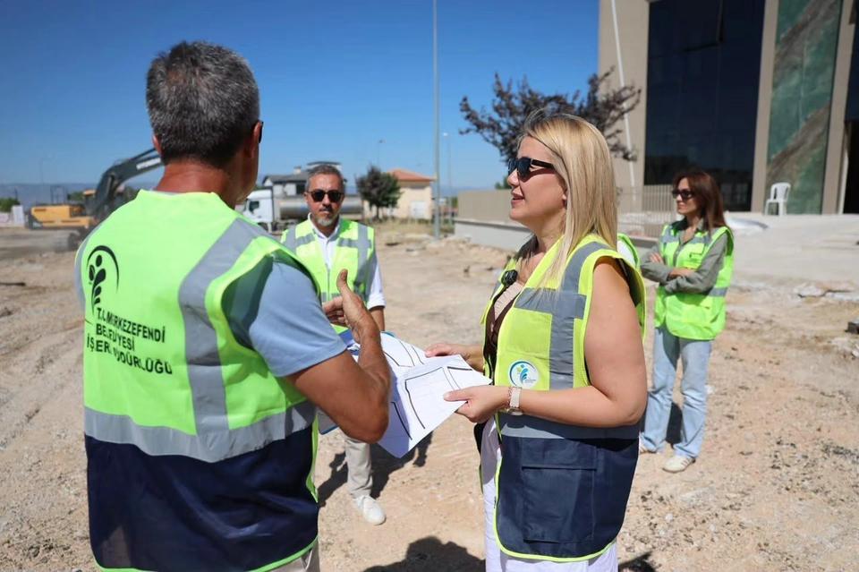 MERKEZEFENDİ'DE AKILLI KAVŞAK VE ÜST YAPI ÇALIŞMALARI DEVAM EDİYOR