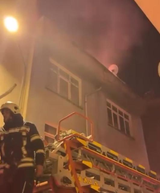 4 katlı apartmanda yangın paniği