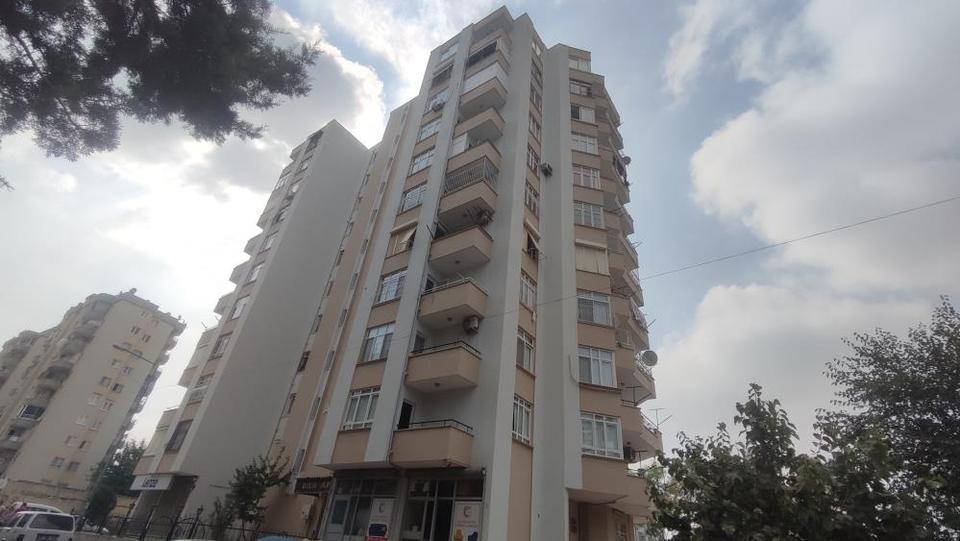 Eşini 39, oğlunu 49 kez bıçaklayarak öldürdü