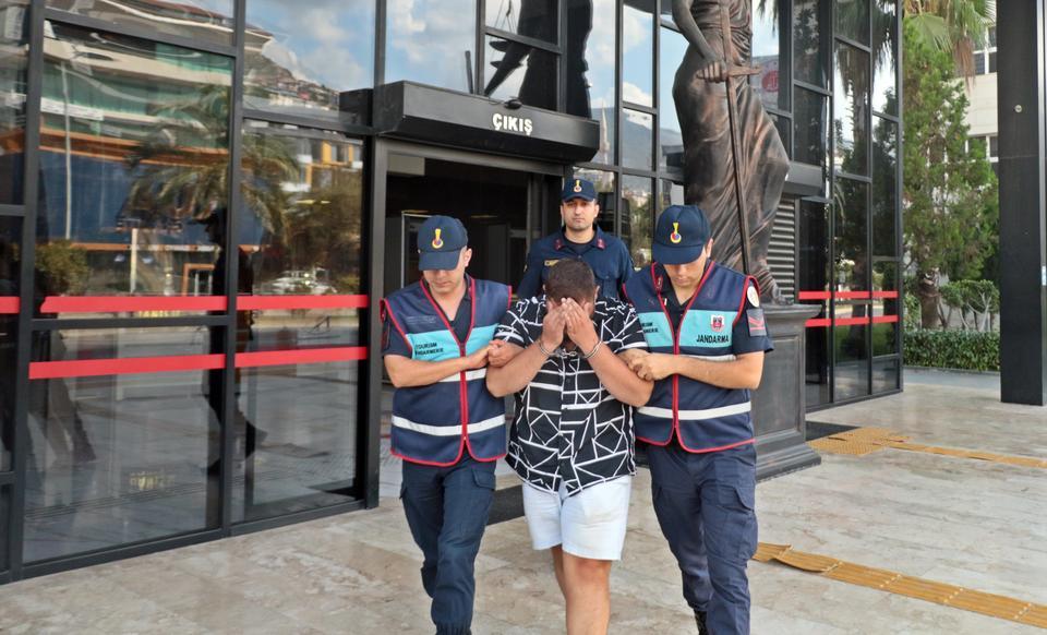 ALANYA'DA 5 NOKTADA ÇIKAN ORMAN YANGINININ ŞÜPHELİSİ YAKALANDI
