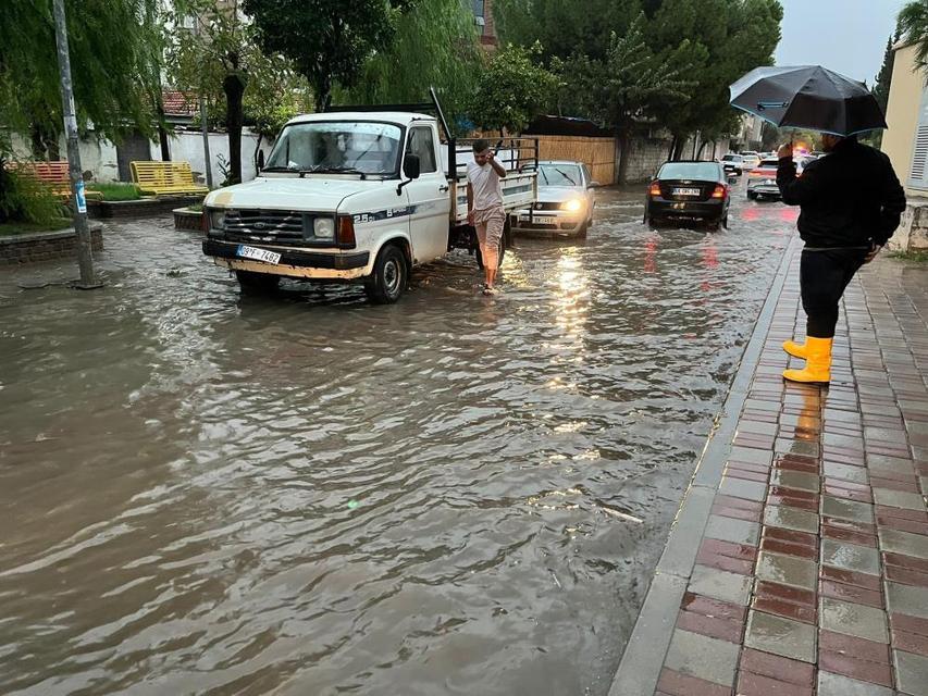 Aydın için kuvvetli yağış uyarısı: 12 ilçe için alarm verildi