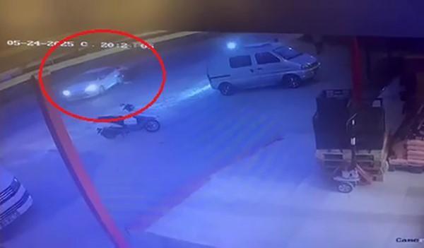 Motosiklet otomobile çarptı: 1 yaralı
