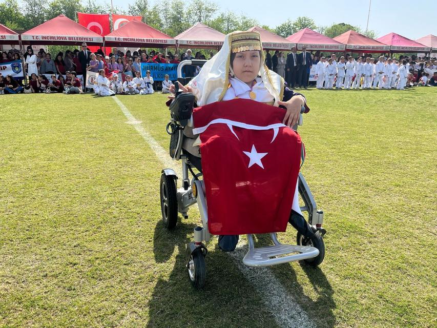 İNCİRLİOVA'DA 23 NİSAN COŞKUYLA KUTLANDI