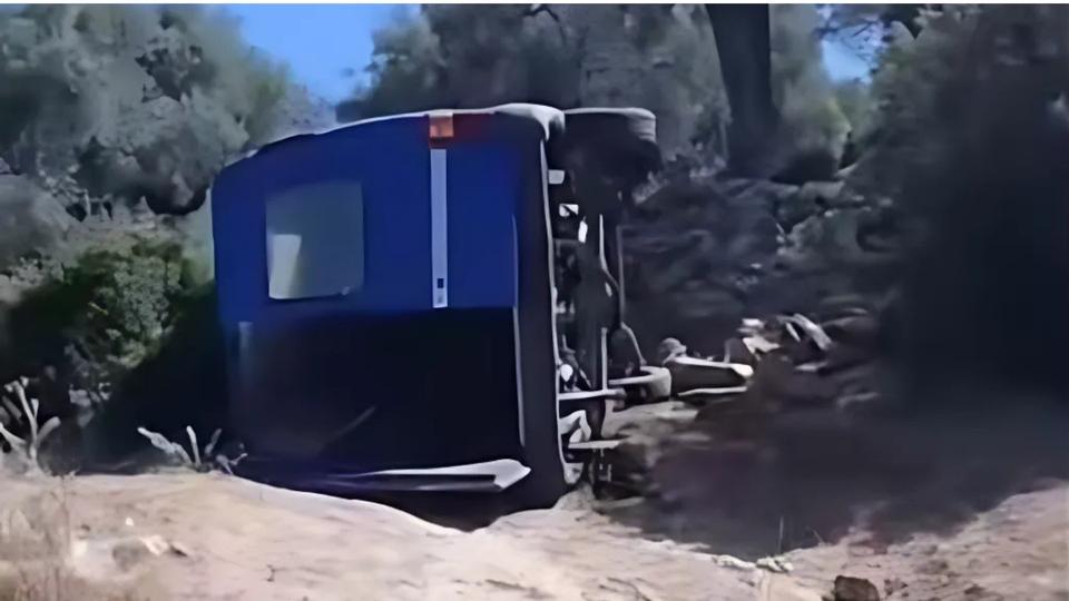 Aydın'da freni tutmayan minibüs devrildi: 6 yaralı