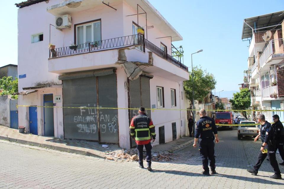 Aydın’da balkon çökmesi sonrası hastaneye kaldırılan genç hayatını kaybetti