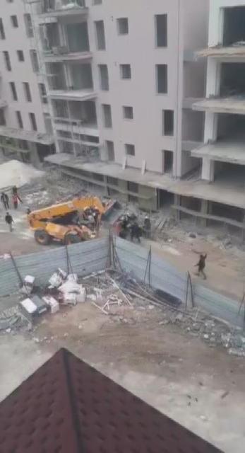 İşçilerin kavgasında şantiye savaş alanında döndü