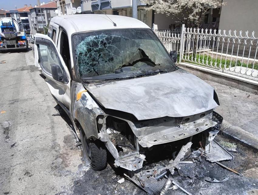 Boşanma aşamasındaki eşi tarafından evi kurşunlandı, aracı yakıldı