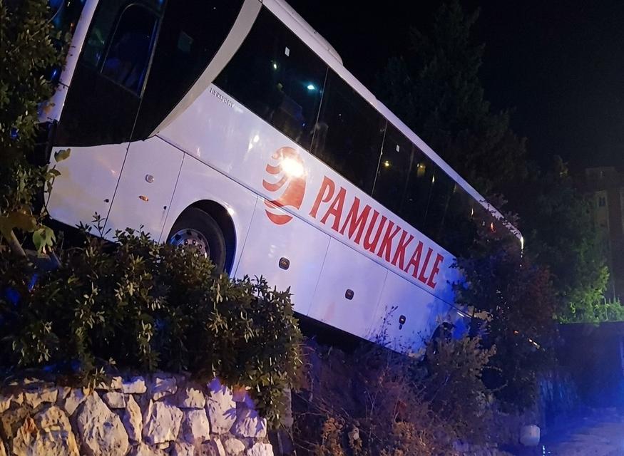 KIRKAĞAÇ'TA YOLCU OTOBÜSÜ KAZA YAPTI: 18 YARALI