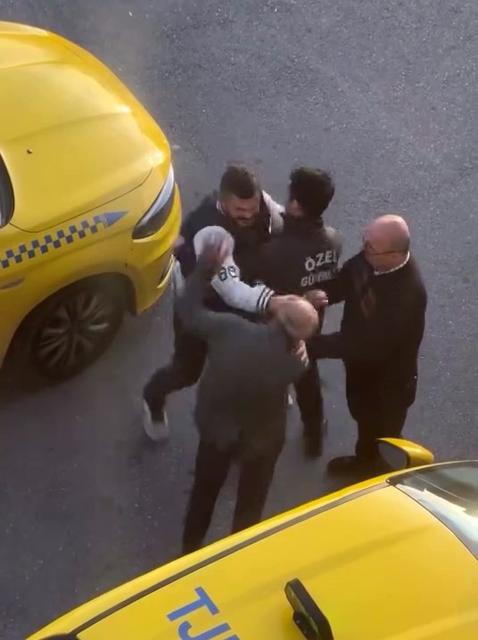 Taksiciye meslektaşından tokatlı saldırı