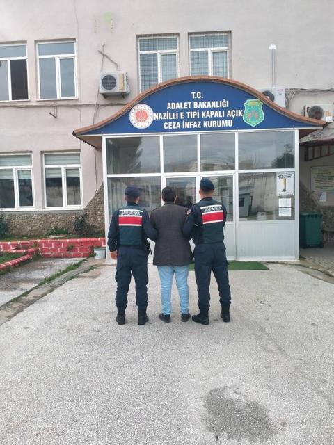 Aydın’da zimmet ve sahtecilikten aranan şahıs kıskıvrak yakalandı