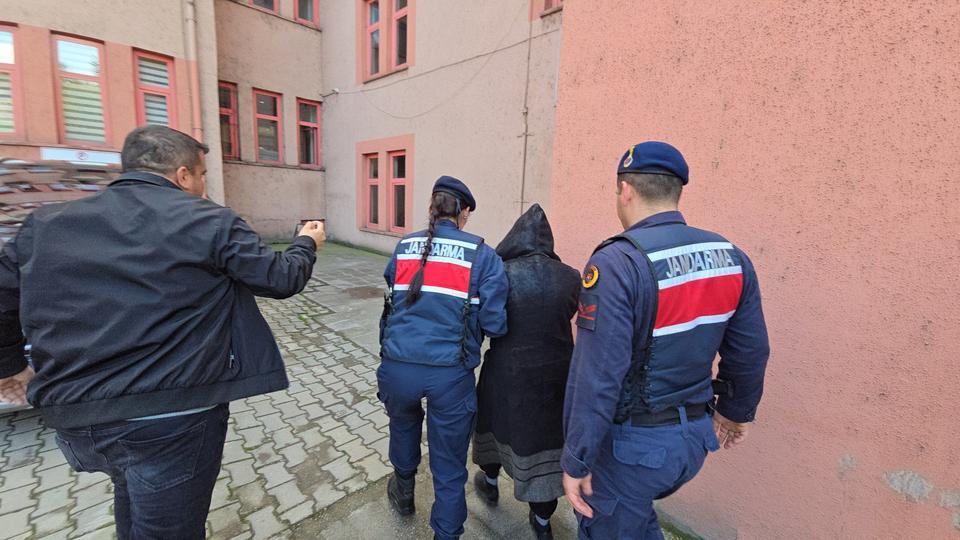 EŞİNİ AV TÜFEĞİYLE ÖLDÜREN KADIN ADLİYEYE SEVK EDİLDİ