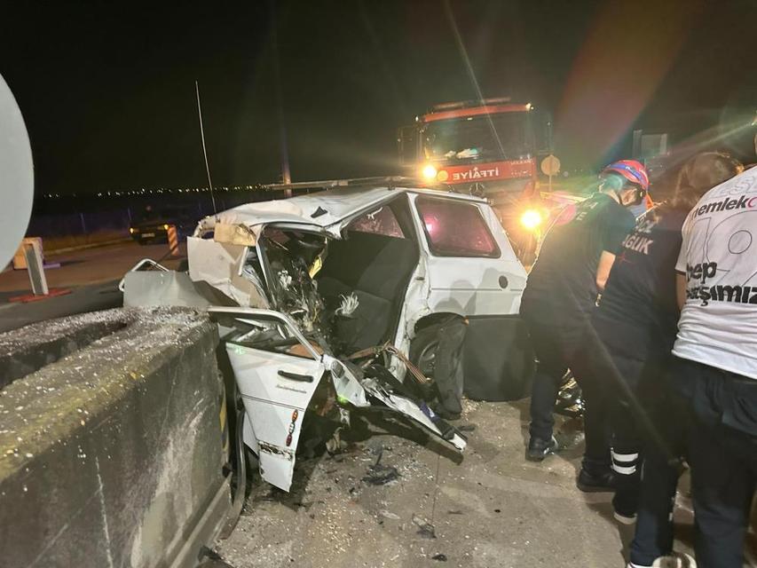 Otomobil beton bariyerlere çarptı: 1 ölü